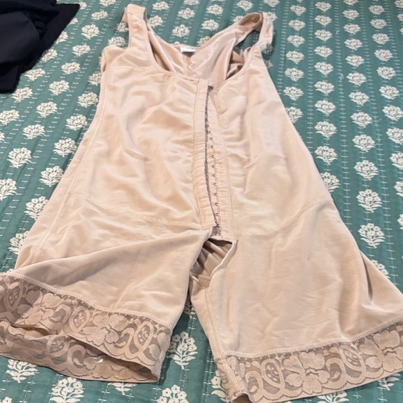 Amazon Cream Lace Shapewear - Picture 2 of 5